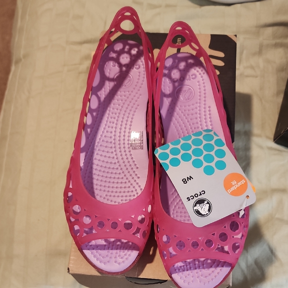 CROCS Women's Vibrant Pink Flats